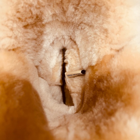 Women Tan Leather Shearling Fringe Boots SZ 8 - Picture 6 of 9